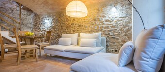 Nær strendene. Stilig Stone Cottage i middelalderbyen