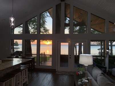 Very Best Sunset! Deep Water! 149ft waterfront-4BR/Sleeps 14, New Remodel