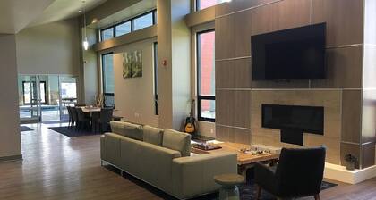 2 Bedroom condo on the river, walk to town, free ski bus!