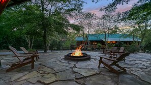 Terrace/patio - Charming cabin with Fire pit, outdoor seating and grill, covered pavillion. (White Oak)