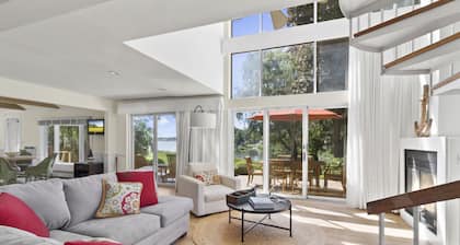 Waterfront Beach Cottage con muelle