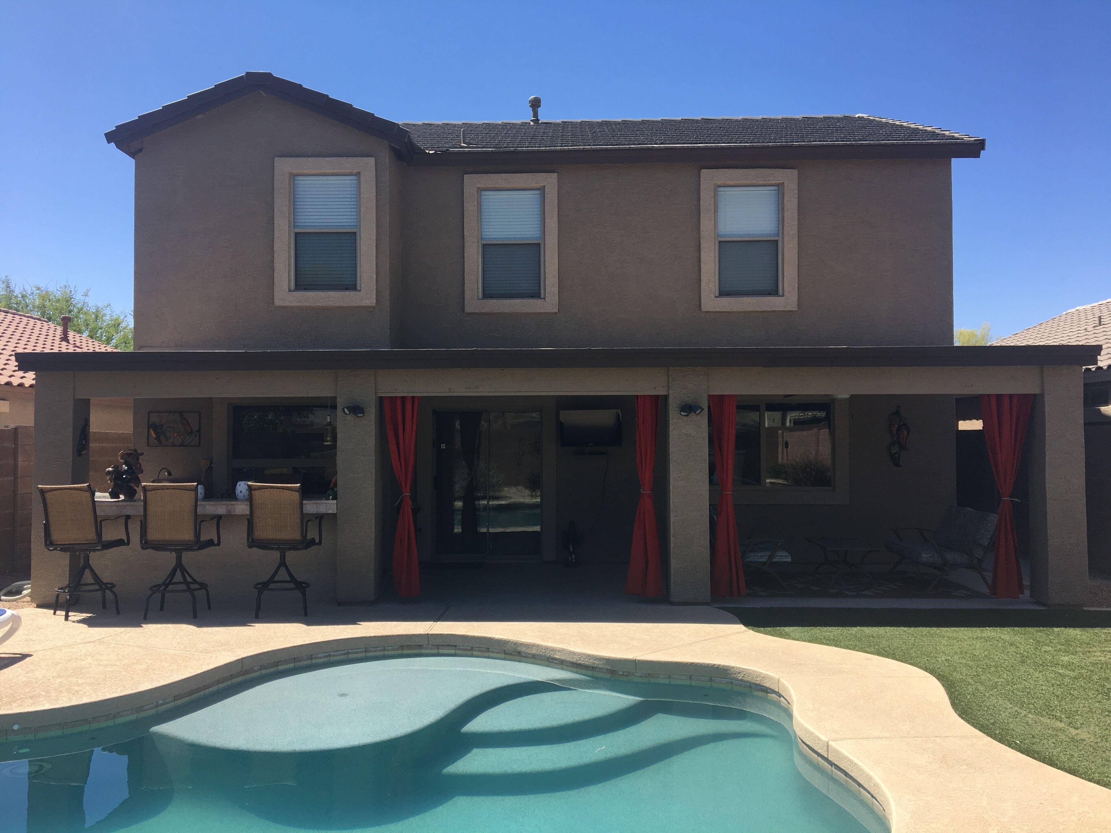 Beautiful 4 Bedroom Home with Heated Pool, Custom Grill & Outdoor Fireplace
