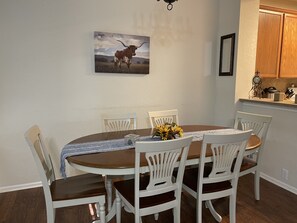 Dining - Quiet and Convenient Townhouse (San Antonio)