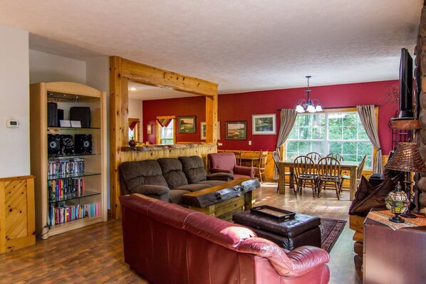 Smart-TV, Kamin, Videospiele, DVD-Player