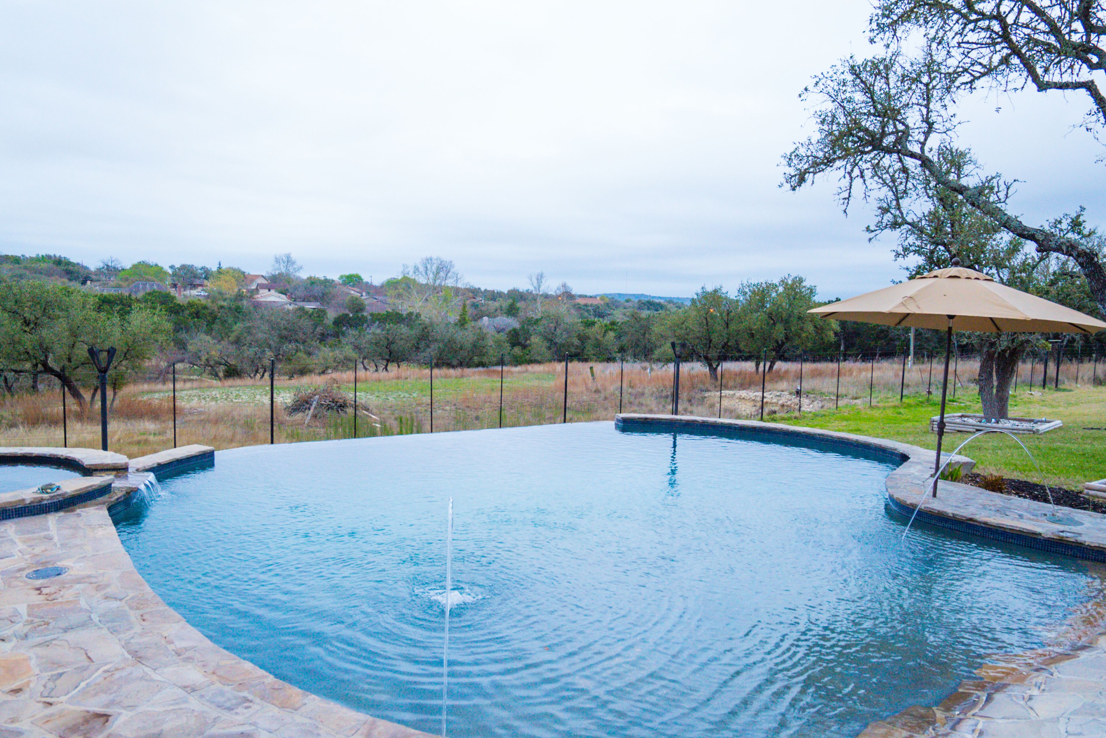 Great Family Getaway/ Pool/ 5 Acres/ Pond/ Game Room/Entertainer's Delight