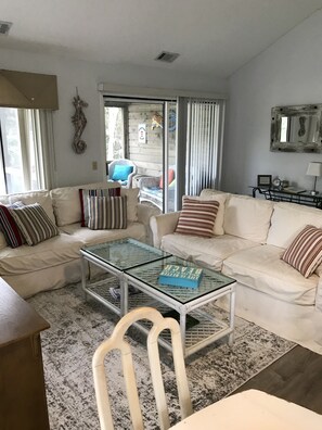 Älytelevisio, DVD-soitin, kirjoja