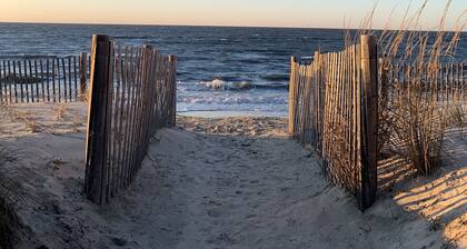 Cape Shores: Lewes Bay beach, pool, fishing pier, tennis/ pickleball courts