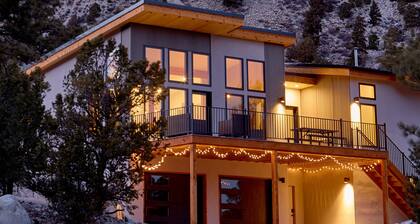 Modern Mountain Retreat
STR License # 006798