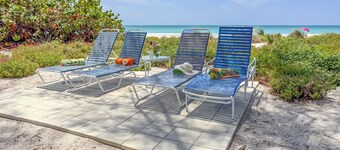 Rustic & Cozy Island Original Cottage on the Beach- Bamboo Apts. C2