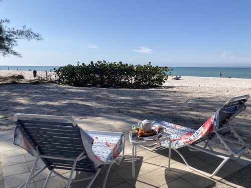 Rustic & Cozy Island Original Cottage on the Beach- Bamboo Apts. C2