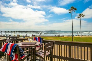 Outdoor dining - OB Pier 2 walk to the beach, pier and restaurants! (San Diego)