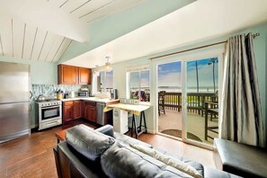 Interior - OB Pier 2 walk to the beach, pier and restaurants! (San Diego)