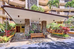 Exterior - 207 - Lovely Oceanfront One Bedroom Unit! (Kihei)