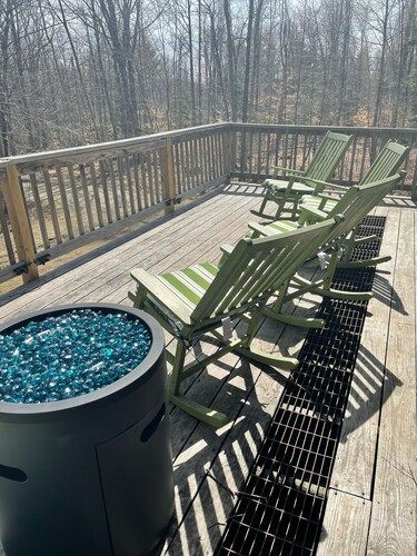 Gorgeous Ski Chalet with Game Room & Hot Tub on Okemo Mt. under 1 mile to base!