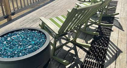 Gorgeous Ski Chalet with Game Room & Hot Tub on Okemo Mt. under 1 mile to base!