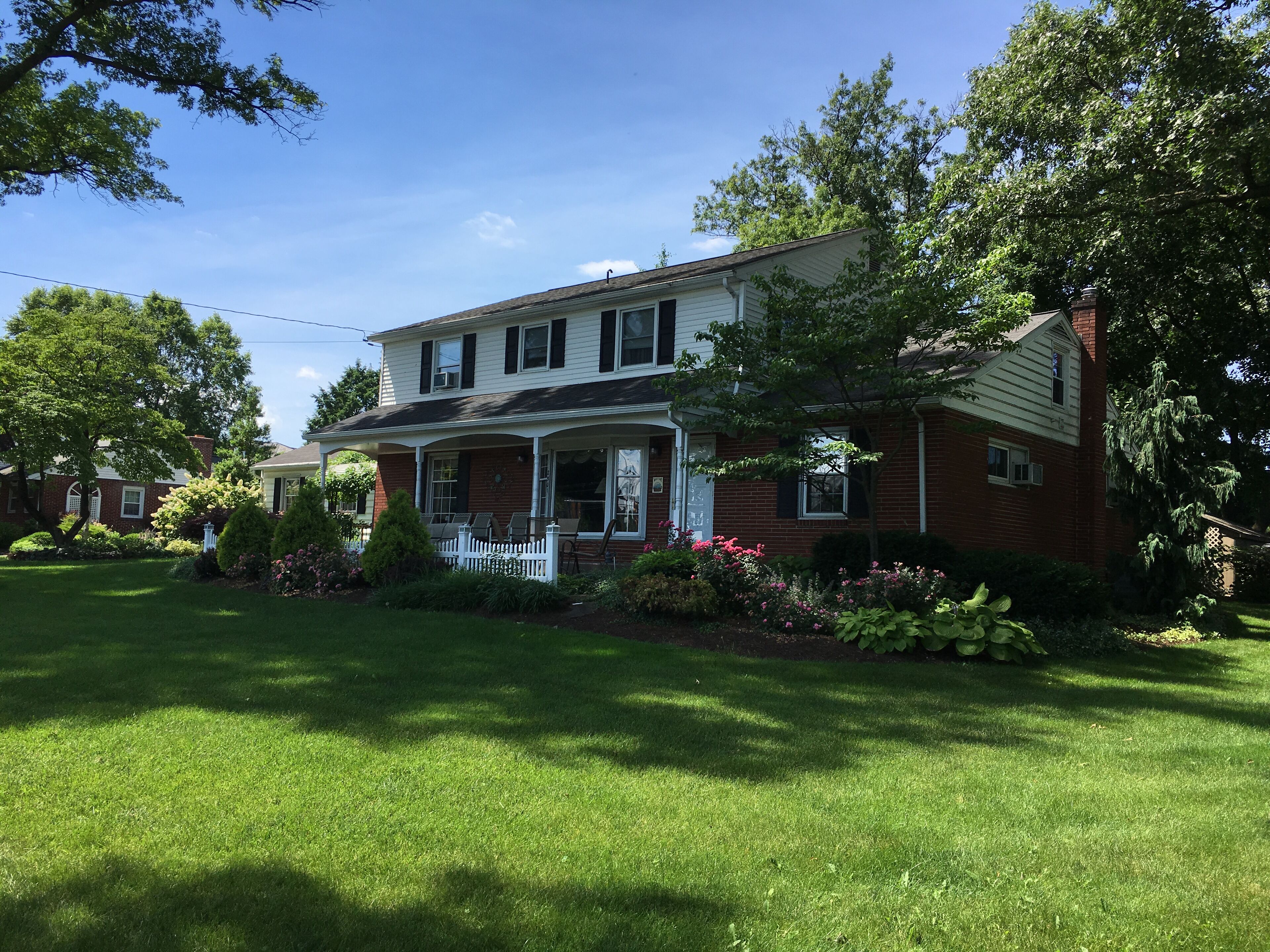 Large 7 Bedroom Home in the Heart of Dutch Country--perfect for large groups
