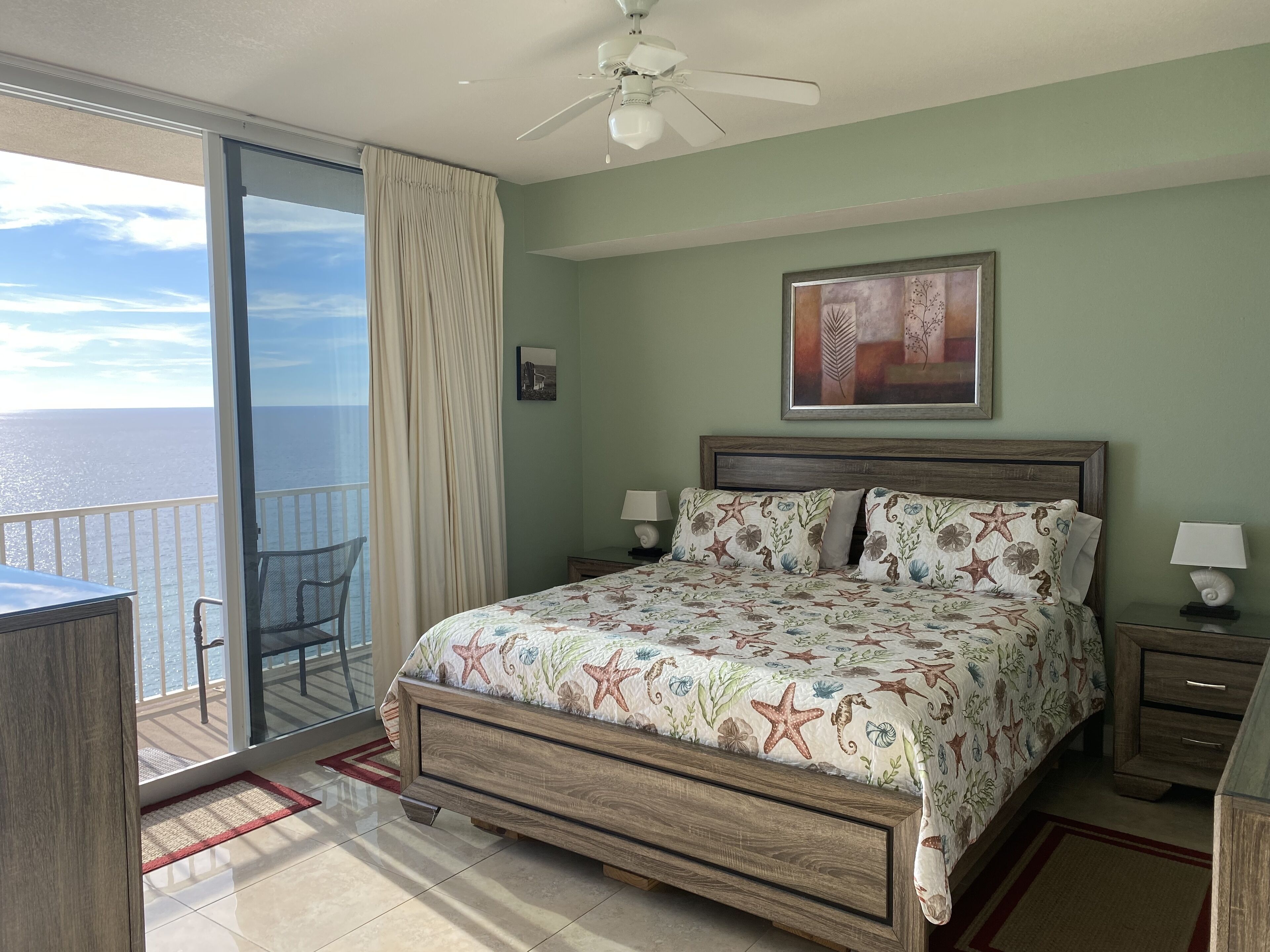 Oceanfront Master, Private bunk bed Area, Large Balcony, Beautiful View