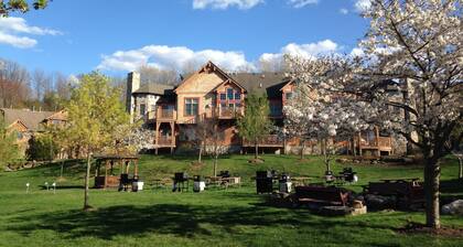 Mountain Retreat on Pristine Wetlands of Black Creek
