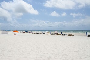 On the beach - AWESOME LOCATION, BEACH FRONT, 1ST FLOOR!!!!! (Gulf Shores)