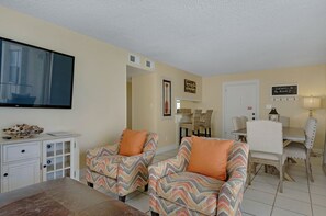 Smart TV, DVD player, books - AWESOME LOCATION, BEACH FRONT, 1ST FLOOR!!!!! (Gulf Shores)