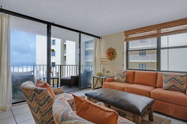 Smart TV, DVD player, books - AWESOME LOCATION, BEACH FRONT, 1ST FLOOR!!!!! (Gulf Shores)