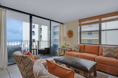 GULF HOUSE #103, GREAT LOCATION, BEACH FRONT, 1ST FLOOR