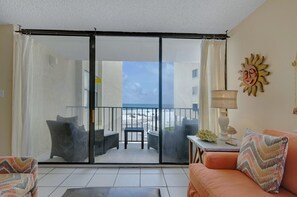 Smart TV, DVD player, books - GULF HOUSE #103, GREAT LOCATION, BEACH FRONT, 1ST FLOOR (Gulf Shores)