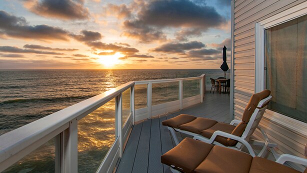 A deck with lounge chairs overlooking the ocean at sunset. - Oceanfront with incredible views.
Last minute discounts Available (San Diego)