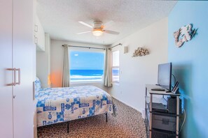 2 bedrooms, desk, iron/ironing board, WiFi