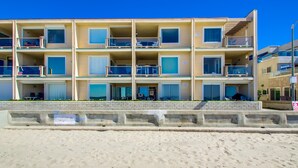 A multi-story hotel with balconies and a beach view. - Awesome ocean front condo in the heart of Mission Beach! (San Diego)