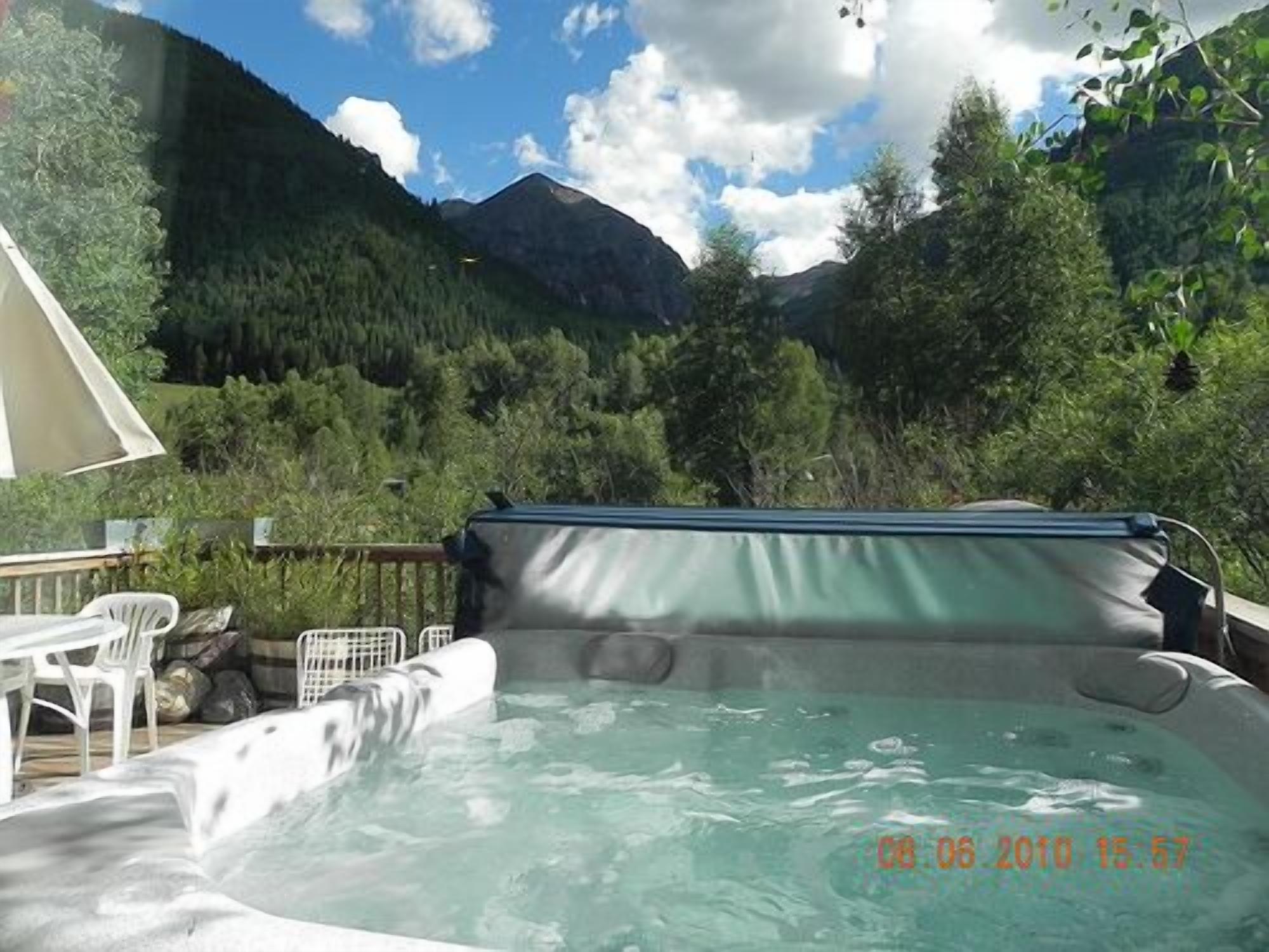 40% OFF..SKI Best views, Hot tub, Office,  WiFi  AVAIL LONG TERM ZONE IN TOWN
