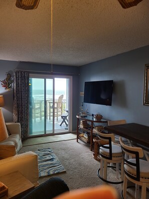 Smart TV, DVD player, books