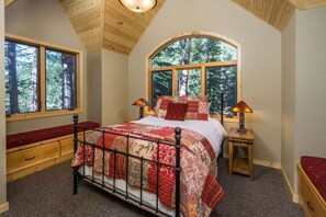 2 bedrooms, travel cot, free WiFi, bed sheets