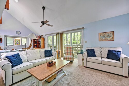 Cozy 3 bedroom 2 bath beach house with private setting! Pool, Trolley, Wifi, Beach Town!