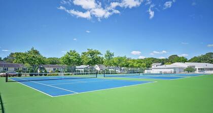 Cozy 3 bedroom 2 bath beach house with private setting! Pool, Trolley, Wifi, Beach Town!