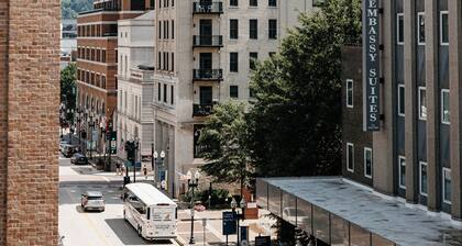 Ainutlaatuinen parvi Apt, jolla on oma kattoterassi Knoxvillen keskustan sydämessä