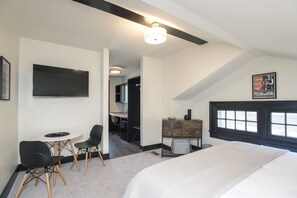 1 dormitorio, tabla de planchar con plancha, wifi y ropa de cama