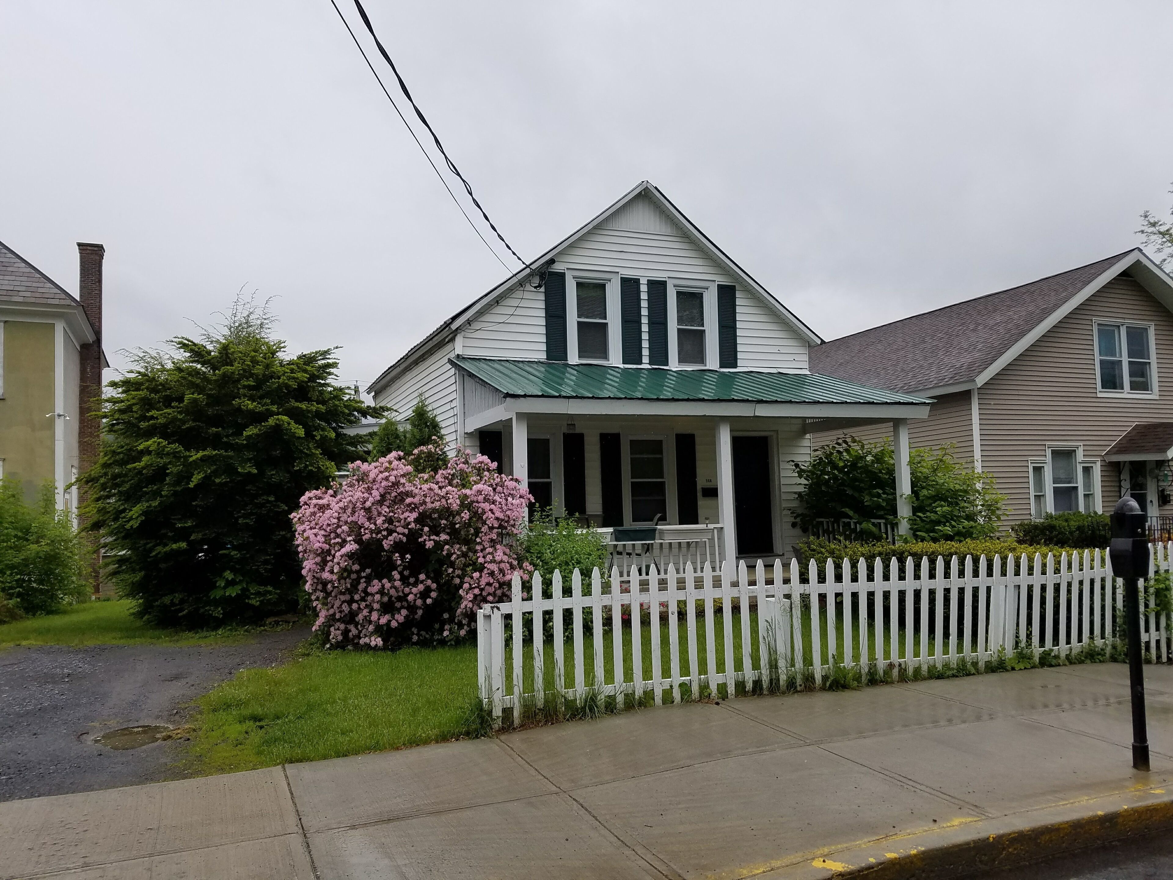 Perfectly located in the center of town.  Walk to everything!