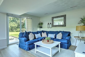 Smart TV - Fantastic Contemporary ,Min to Narr beach. (Narragansett)