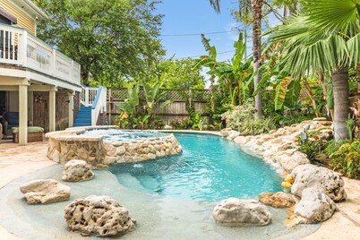 Relax In your Private Lagoon Pool, Galveston's Best Backyard!