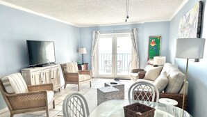 Living area - 2BR 2 BA 5th floor beachfront condo. Call Now! (Gulf Shores)