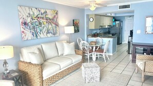 Living area - 2BR 2 BA 5th floor beachfront condo. Call Now! (Gulf Shores)