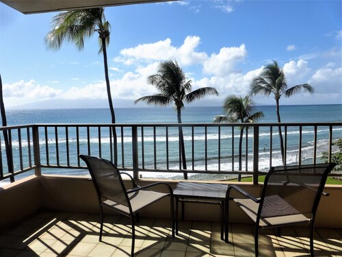 GREAT LOCATION, SPACIOUS DIRECT OCEANFRONT 2 BEDROOM CONDO