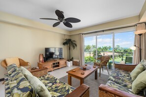 Smart TV, DVD player, table tennis, stereo - SERENITY CONDO ON BEAUTIFUL EAGLE BEACH 
2 bedroom/2bath - Sleeps 6 (Oranjestad)