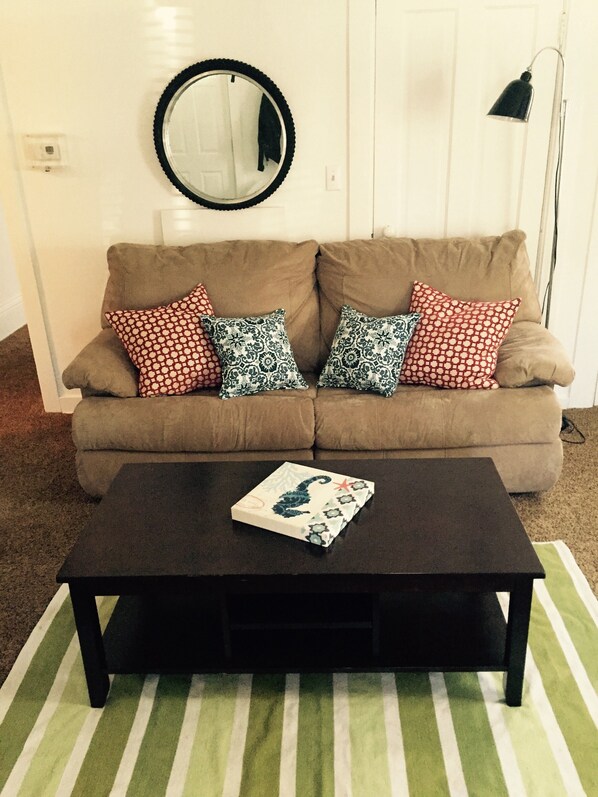 TV - Apartment in the heart of Marquette w/ cable & wifi!! Next to premier brewpub!! (Marquette)