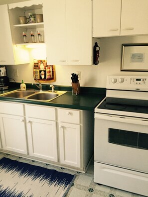 Fridge, microwave, stovetop, coffee/tea maker - Apartment in the heart of Marquette w/ cable & wifi!! Next to premier brewpub!! (Marquette)