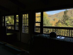 Interior - Killington area home - 4-seasons, hot tub and A/C (Pittsfield)