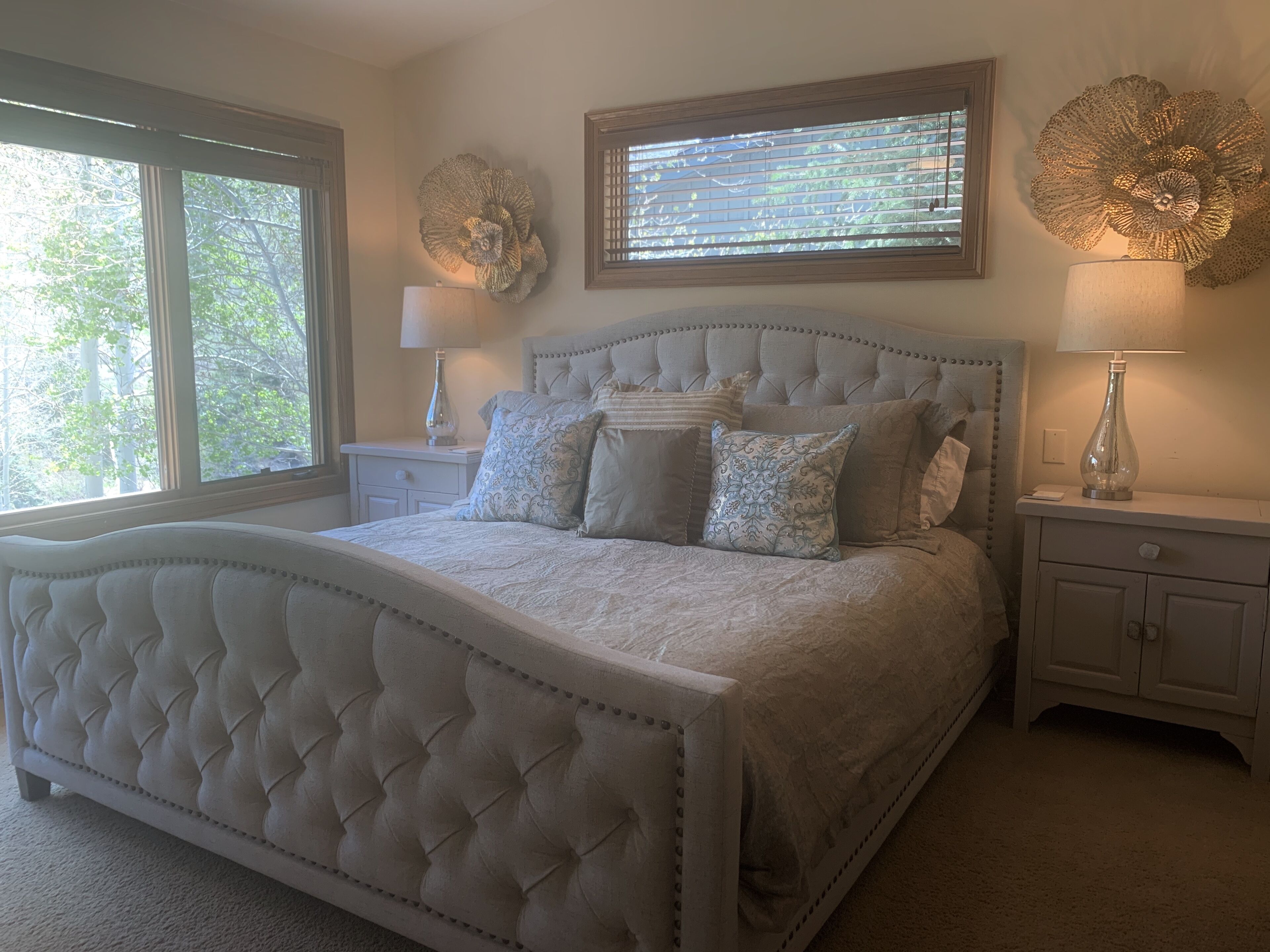 5 bedrooms, desk, iron/ironing board, WiFi (free)