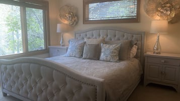 5 bedrooms, desk, iron/ironing board, WiFi (free)
