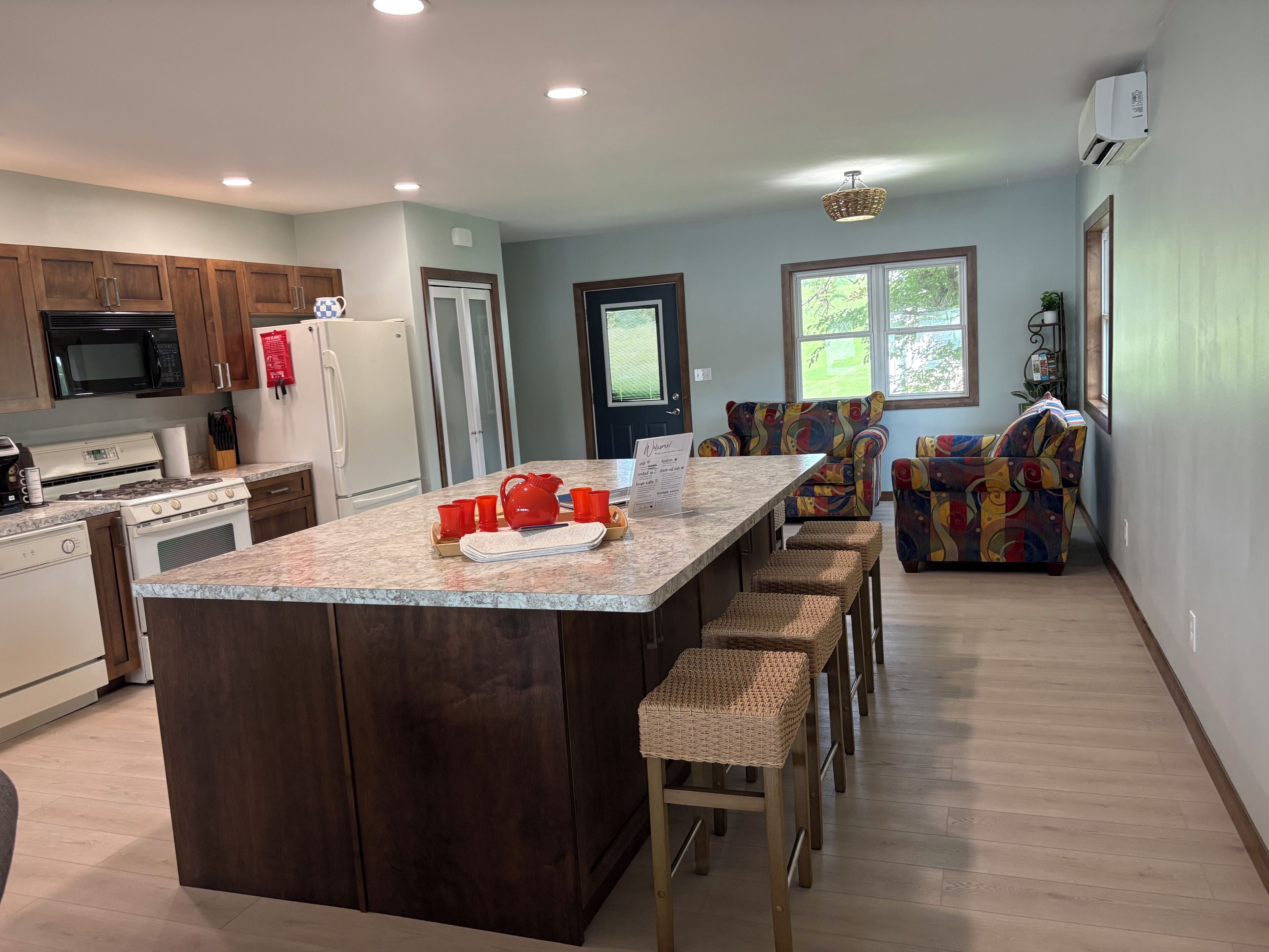 Frigorífic, microones, forn i placa de cuina 